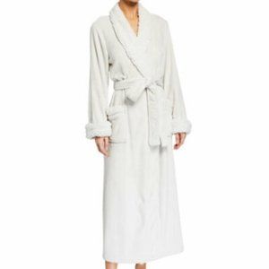 Natori Plush Long-Sleeve Robe in Pearl size L NWT